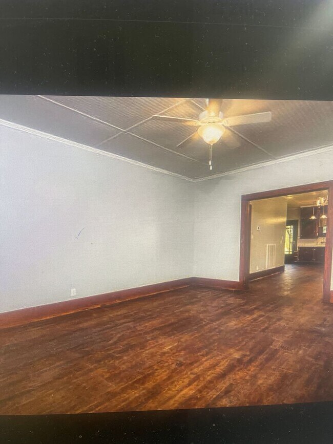 Foto del edificio - 1126 S Court St
