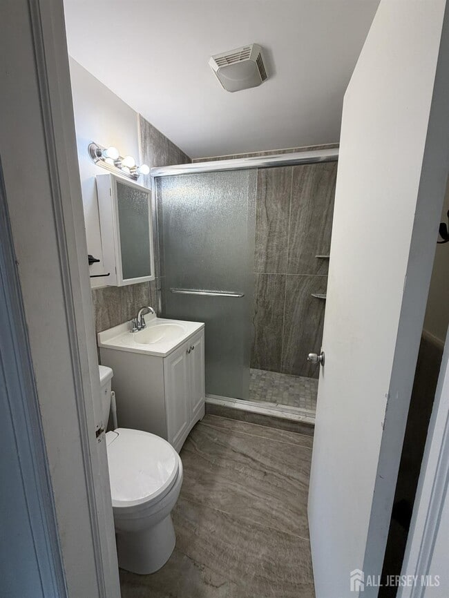 Foto del edificio - 2729 Woodbridge Ave