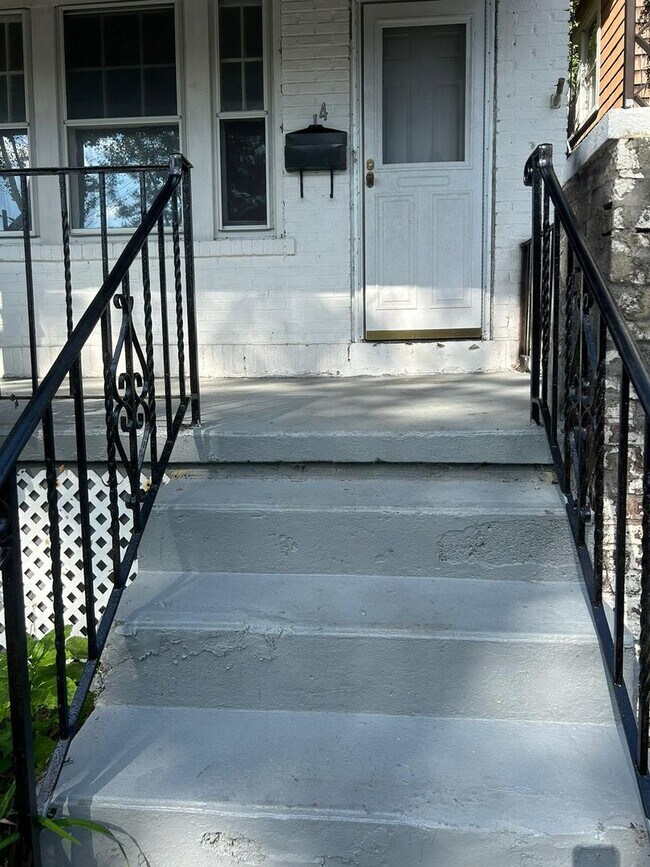 Building Photo - 4 beds 1 bath