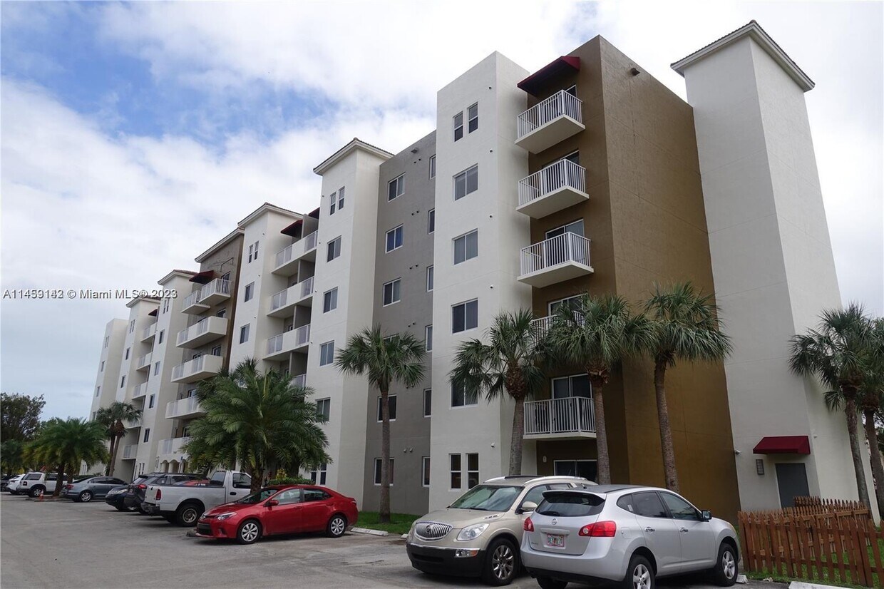 Foto principal - 11060 SW 196th St