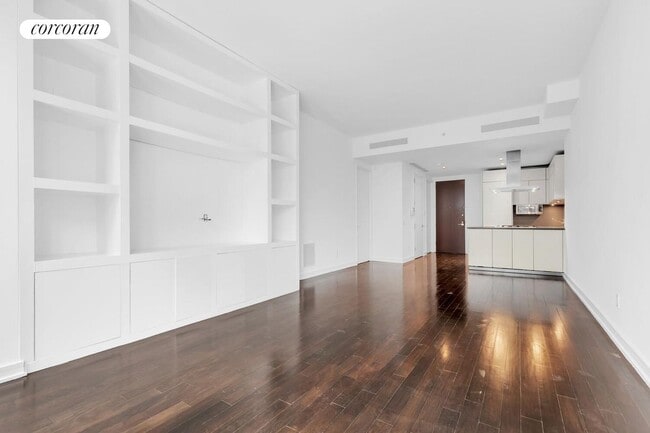 Building Photo - 101 Warren St