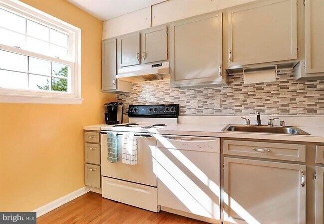 Building Photo - 26 S Pendleton Ct