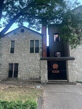 Building Photo - 706 W 24th St