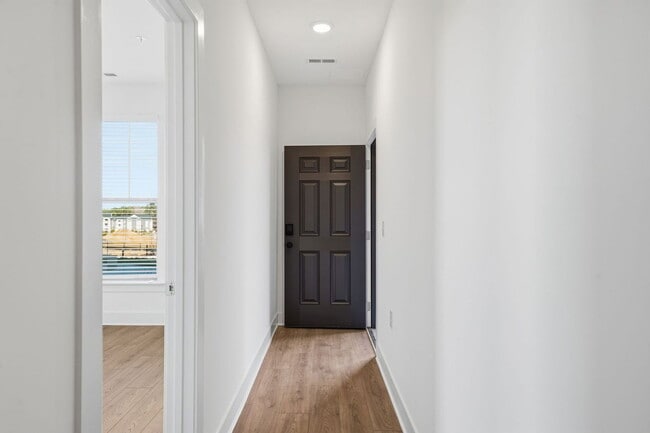 Building Photo - 6911 Cosby Vlg Ter