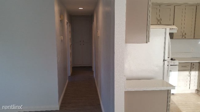 Building Photo - 3 br, 2 bath Townhome - 9290 Delano Dr