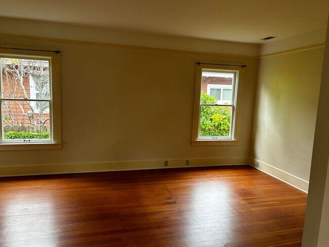 Building Photo - **Price Reduction** 2bd/2ba house with a garage available on Pismo Street.