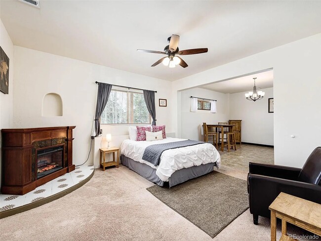 Building Photo - 237 Tschaikovsky Rd