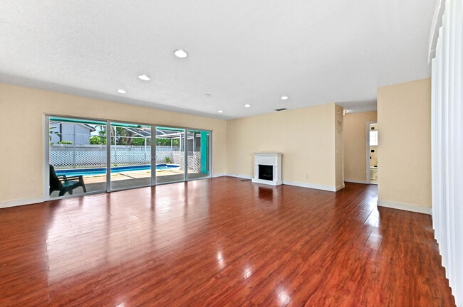 Building Photo - 10332 Dorchester Dr