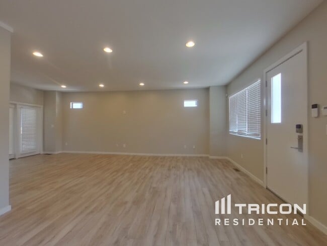 Building Photo - 948 Bruce Cir SE