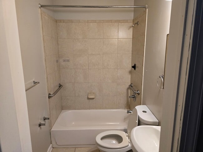 Foto del edificio - 615 Homestead St