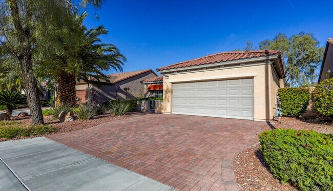 Building Photo - 55+ Age Restricted Sun City Anthem 2 Bedro...