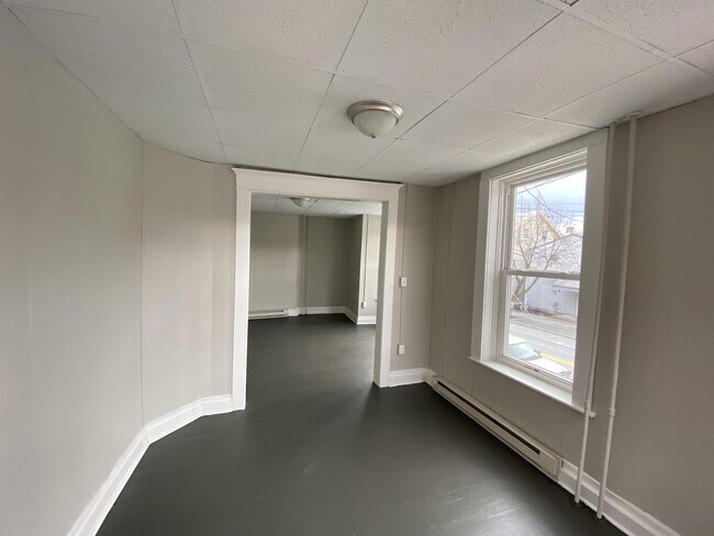 Building Photo - 208 W Main St