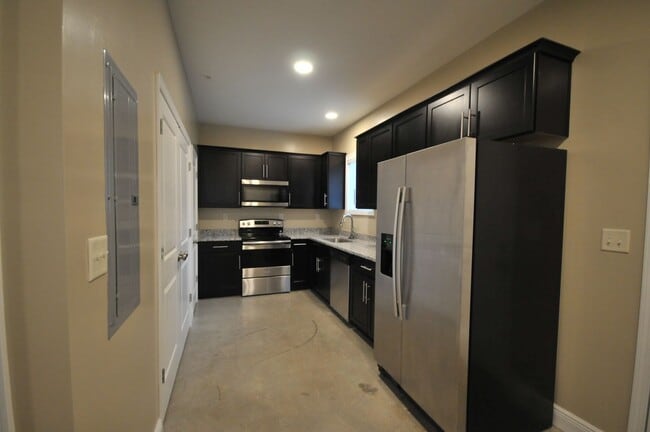Building Photo - 443 Meador Dr