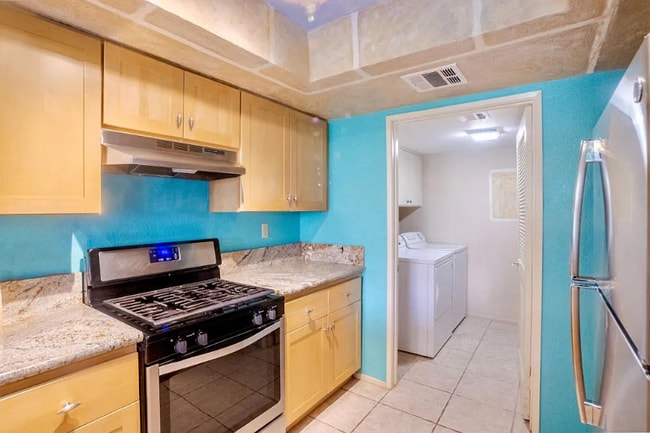Building Photo - 35200 Cathedral Canyon Dr