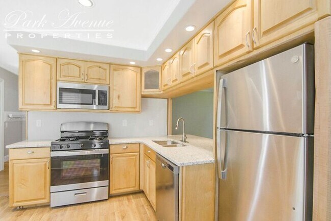 Building Photo - 7413 Laketree Dr