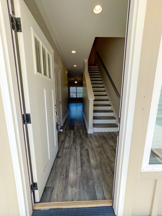 Building Photo - 415 Flat Ridge Way