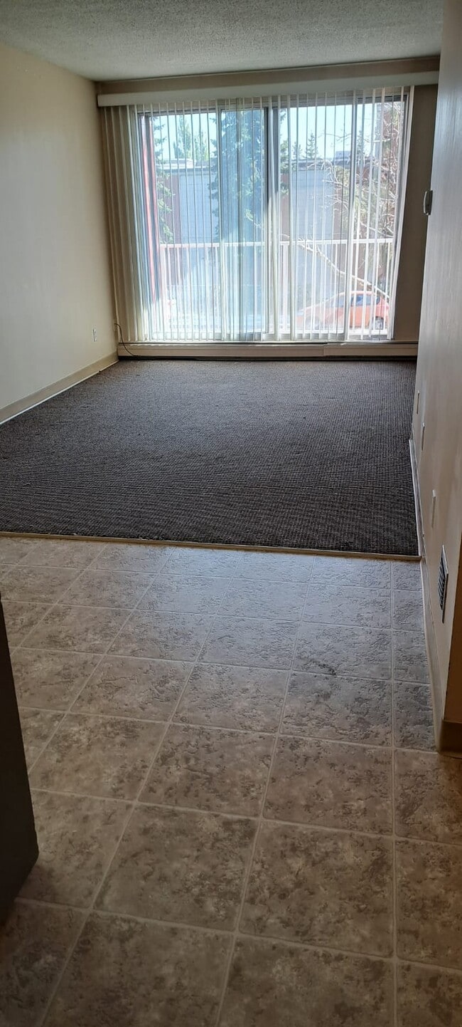 Building Photo - 13516-102 102 St NW