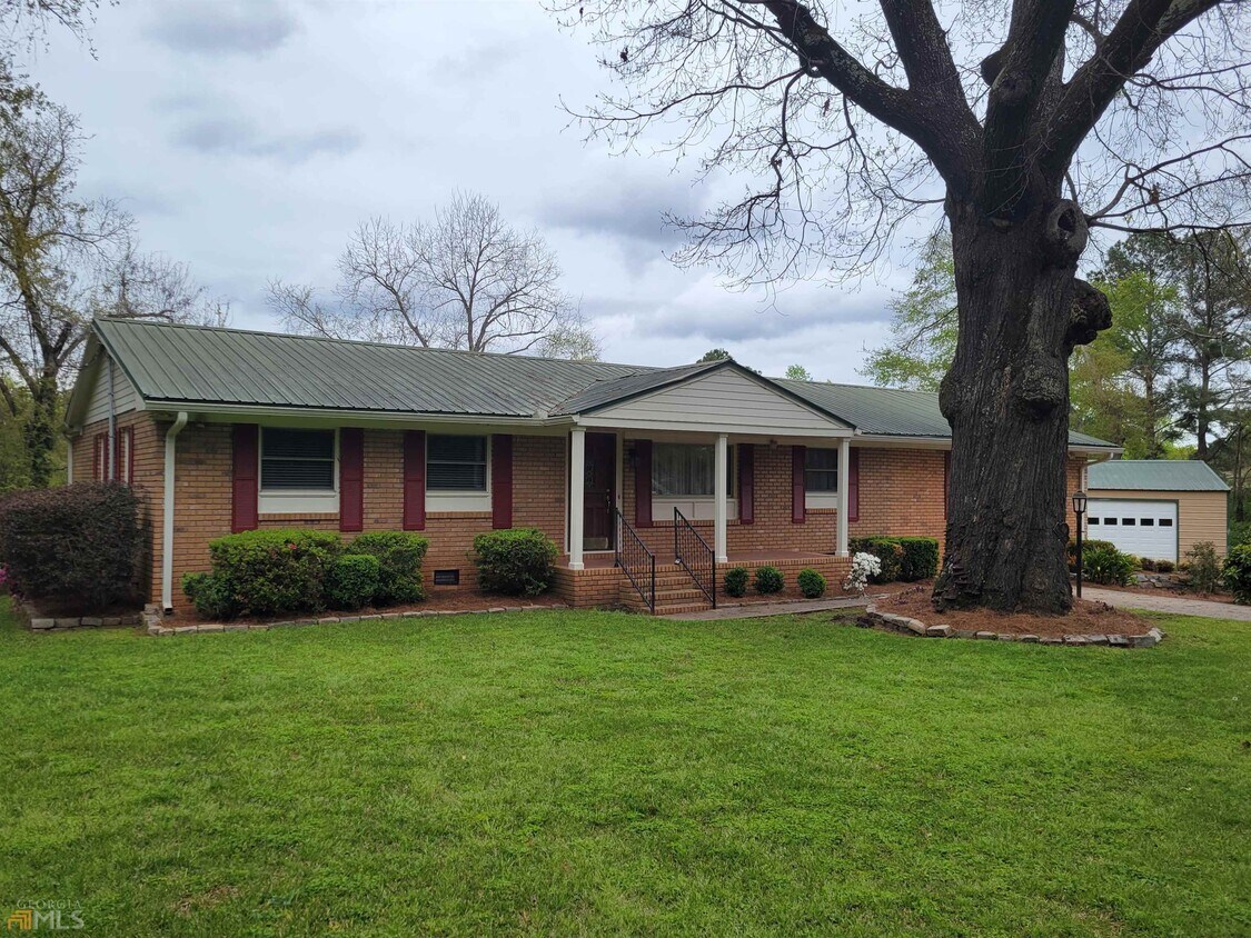 Primary Photo - 1691 Milledge Ave Ext