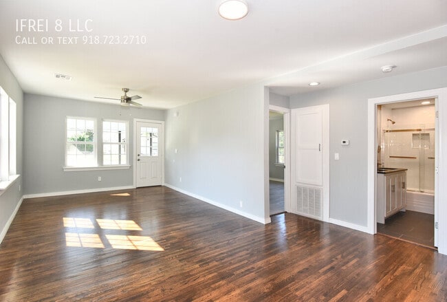 Foto del edificio - 3803 W Admiral Blvd