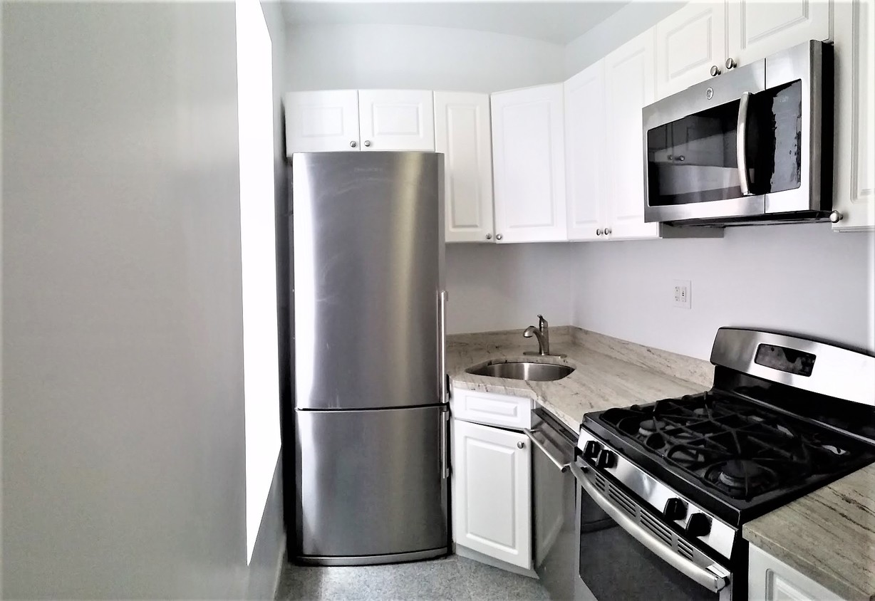 Foto principal - 70 Dahill Rd