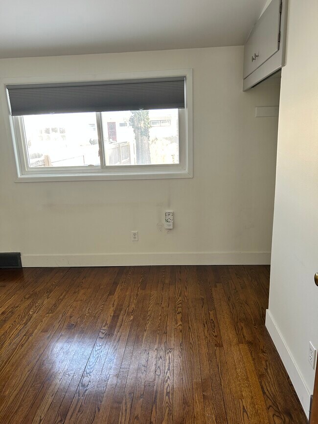 Building Photo - 1216 N Fairview Ave