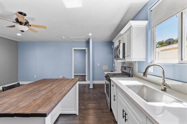 Foto del edificio - 19403 Welby Way