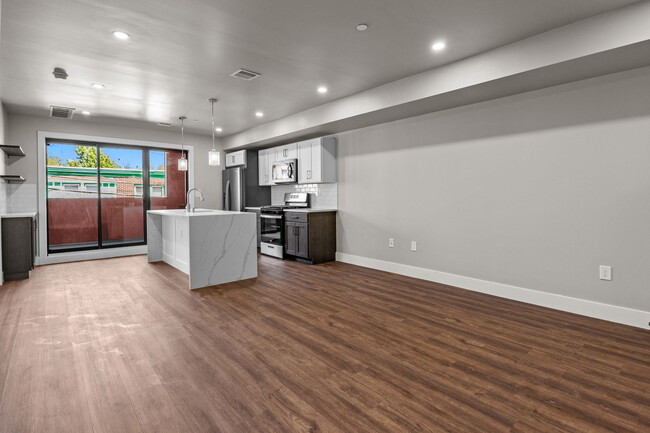 Building Photo - 77 Pastorius Street1st floor back PECO 2B