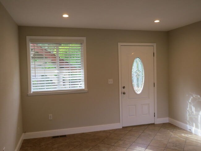 Building Photo - Coming Soon - Geyserville Wine Country Living Awaits!  Available June 15, 2026