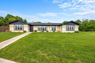 Building Photo - 921 Indian Trail Dr