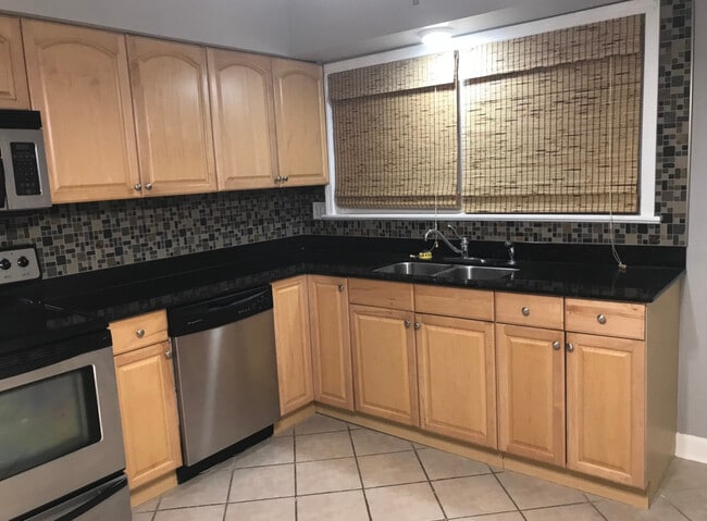 Foto del edificio - 6450 S New England Ave