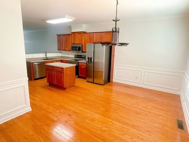 Building Photo - Charming 3BR Townhouse in Lawrenceville
