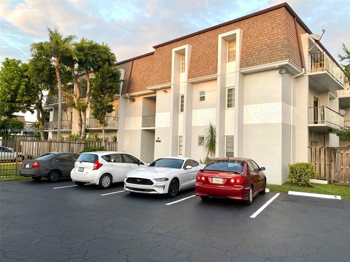 9641 SW 77th Ave Unit 107D, Miami, FL 33156 Condo for Rent in Miami