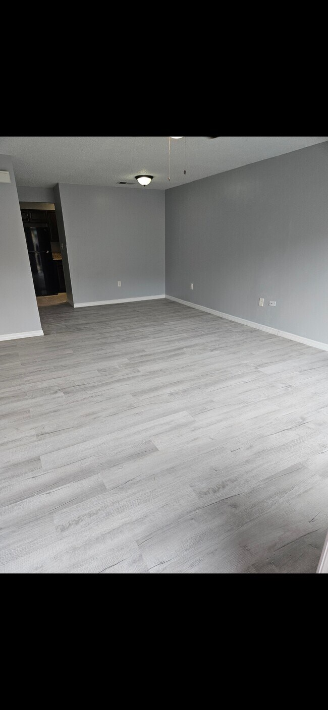 Foto del edificio - 4113 Corsair Ave