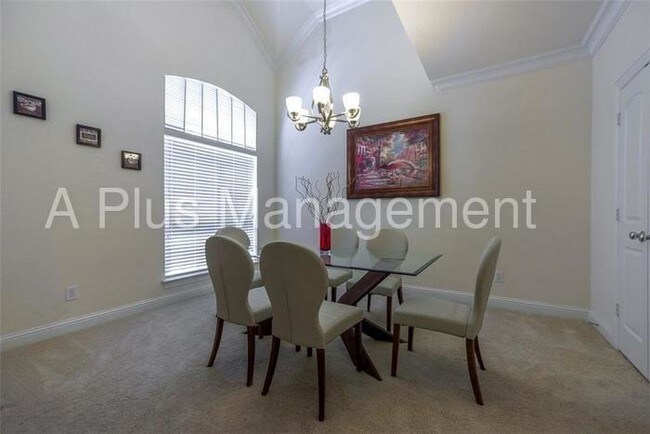 Foto del edificio - 10318 Lakebreeze Rd