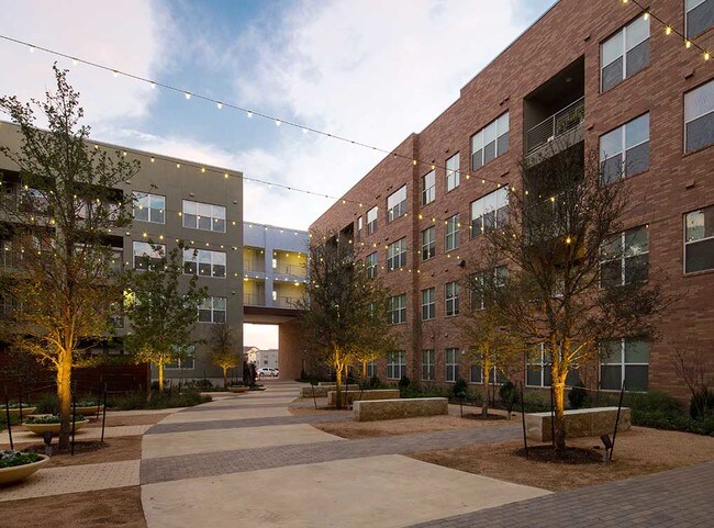 Foto del edificio - Urban Retreat: Discover Our Chic Studio Ap...