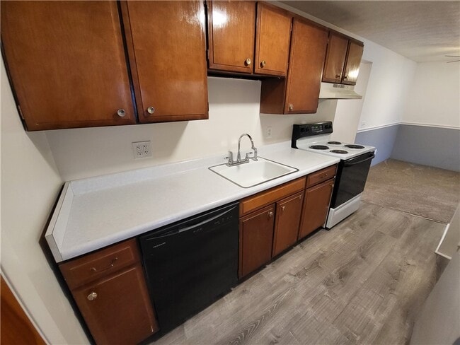 Building Photo - 7554 Victor Mendon Rd