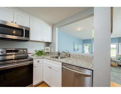 Building Photo - 18 Westcliff Dr