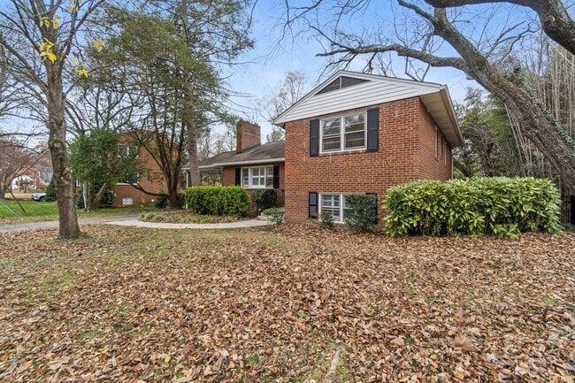 Photo - Charming 4BR/2BA Home for Rent in McLean!