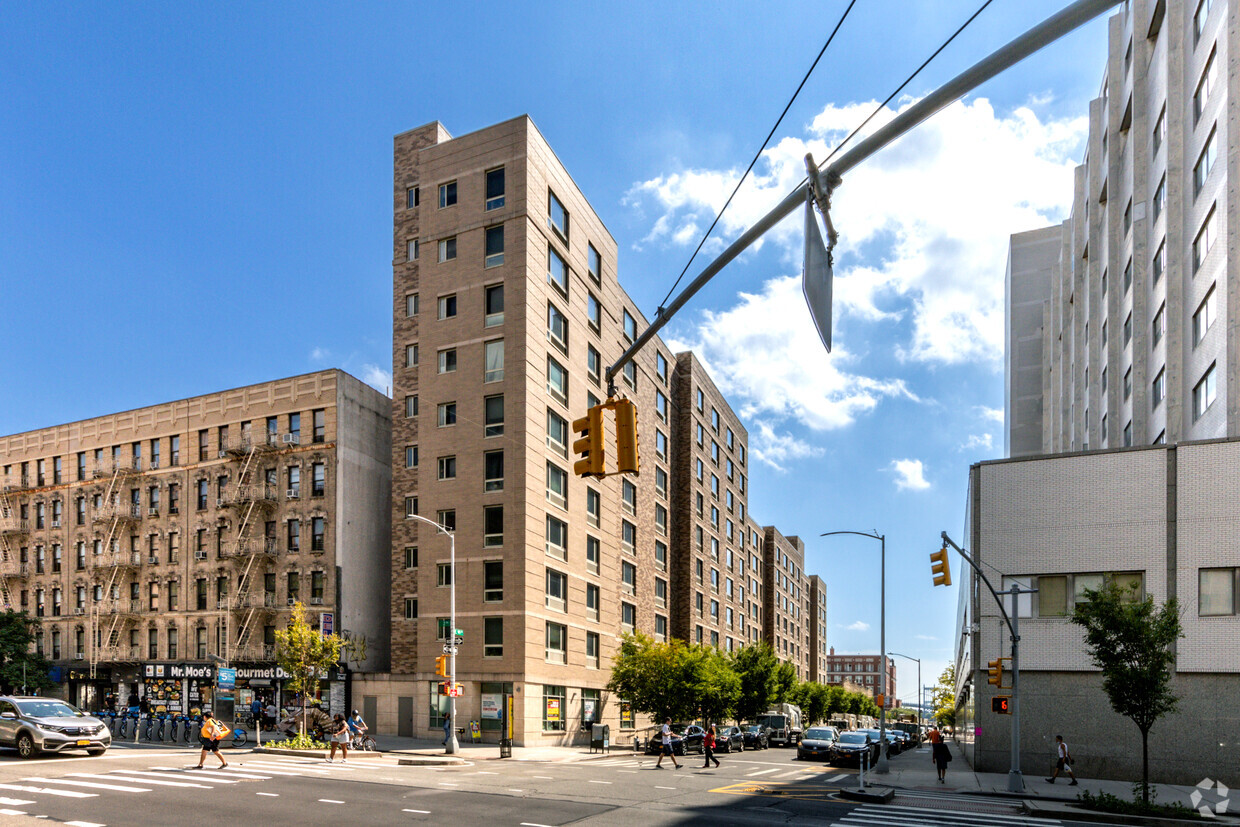 Primary Photo - Metro East 99th Street