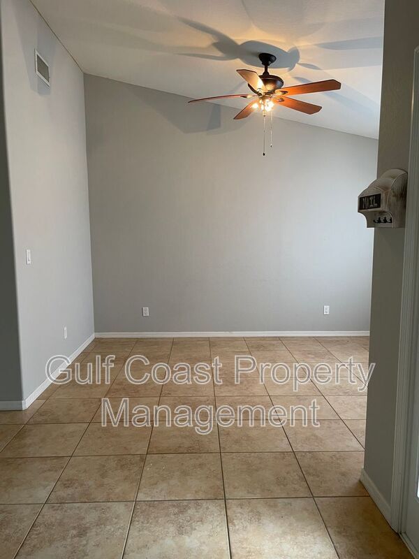 Building Photo - 825 Sunrise Blvd
