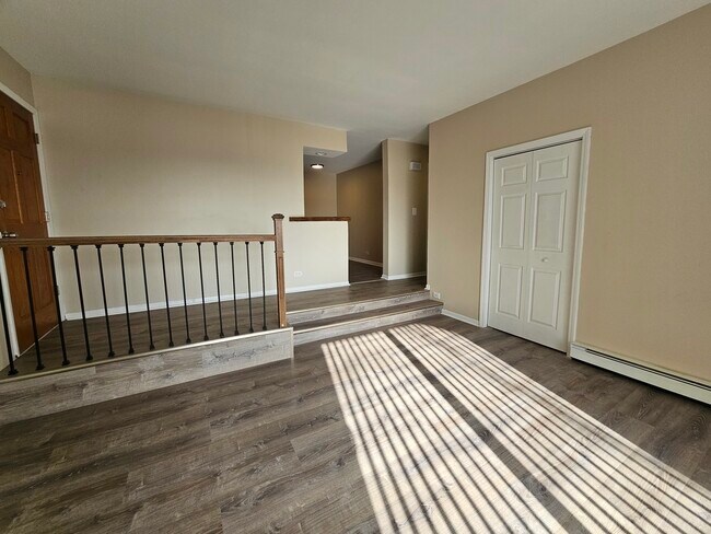 Foto del edificio - 10440 Mayfield Ave