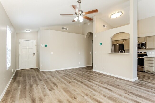 Foto del edificio - 8413 W Bluefield Ave