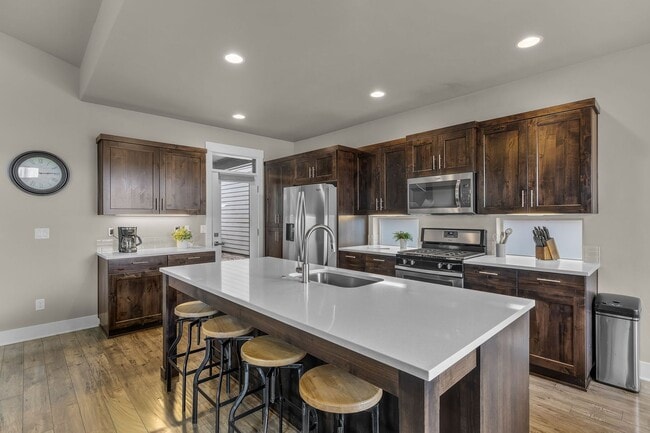 Building Photo - Triple Ridge 3 bed 3 bath home, Pool Access, A/C, Flexible Living Space!
