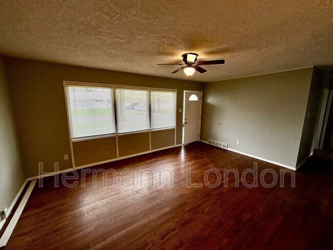 Building Photo - 1845 Clover Ln
