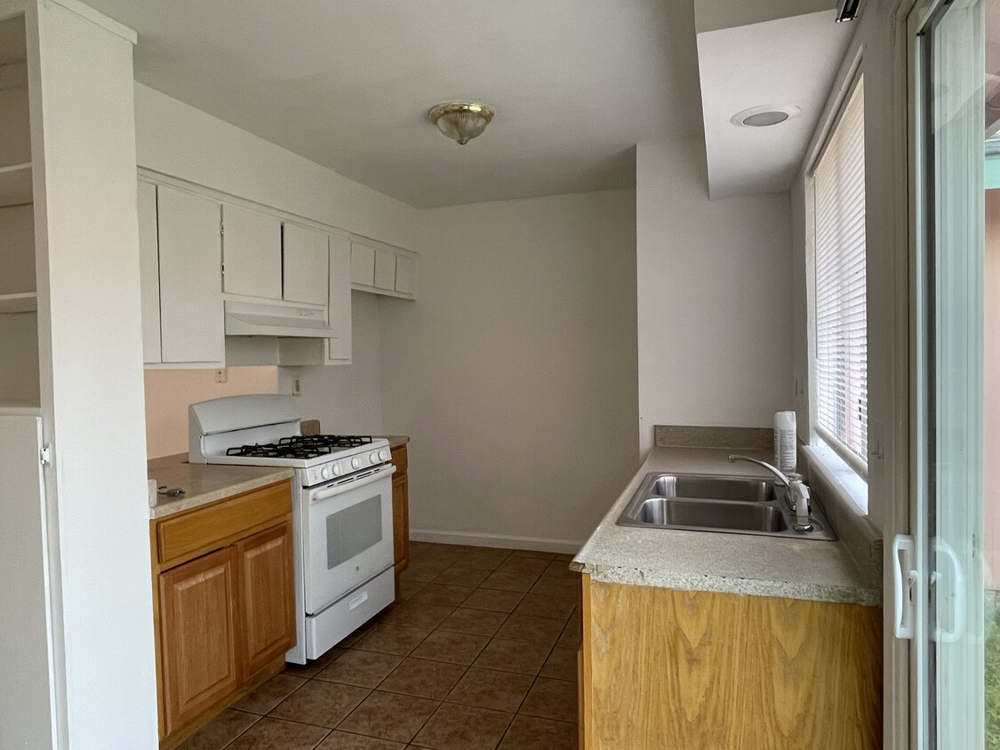 Primary Photo - 1204 N Divisadero St