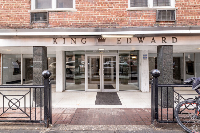 Entrance - King Apartments