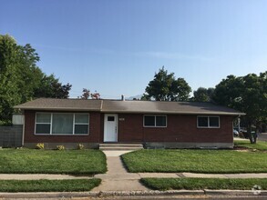 Building Photo - 511 700 W