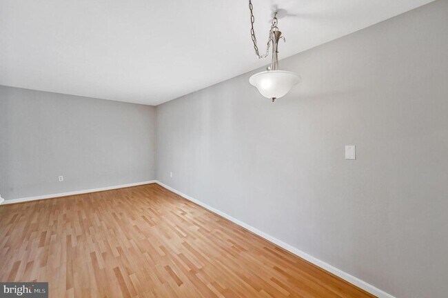 Foto del edificio - 704 S Arlington Mill Dr