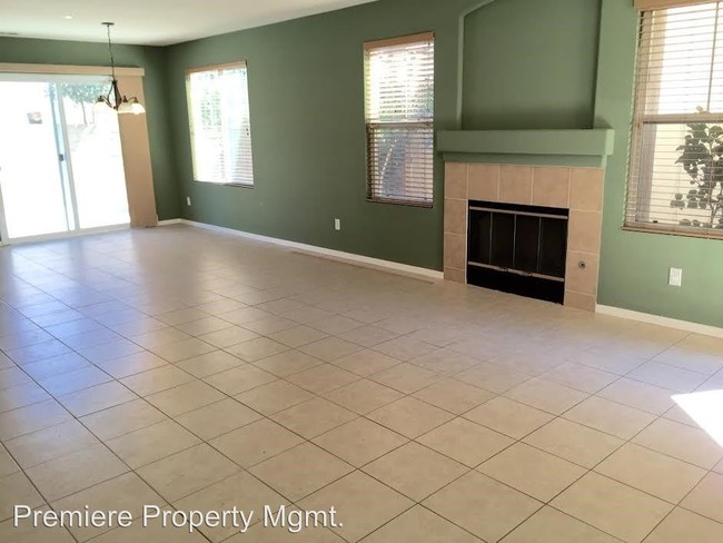 Building Photo - 4 br, 2.5 bath House - 1502 Rowan Glen