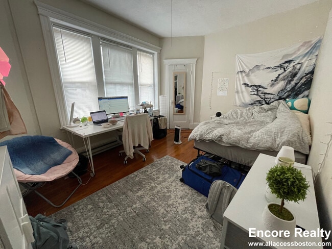 Building Photo - 883 Huntington Ave